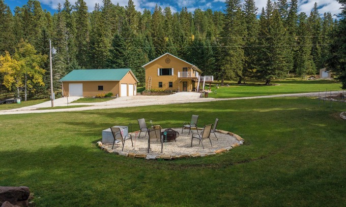 Lead Casa | Ponderosa hideaway, close to trails, Sleeps 10, with creek