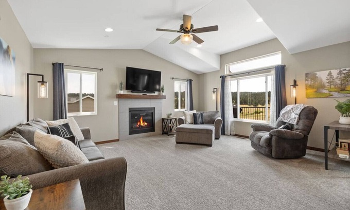 Colonial Pine Hills Apartamento | Ponderosa Mile Retreat