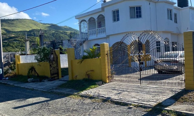 Pamphret Apartamento | Pondside 3BR With Serene Views