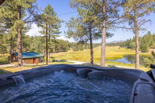 Custer Casa | Pondside Lodge BHBungalows #5