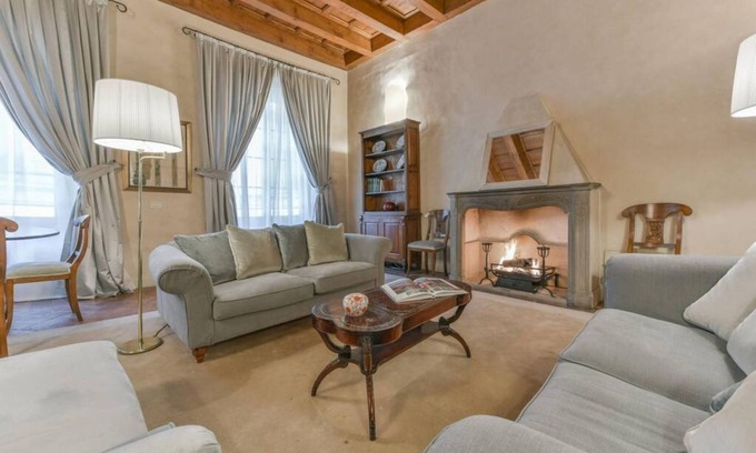 Santo Spirito Apartamento | Pontormo large apartment with fireplace in Oltrarno