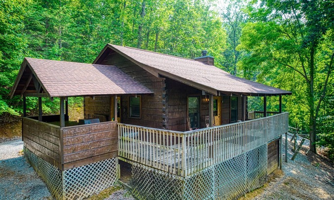 Sevierville Apartamento | Aislado, bañera de hidromasaje, entradas de área gratis.