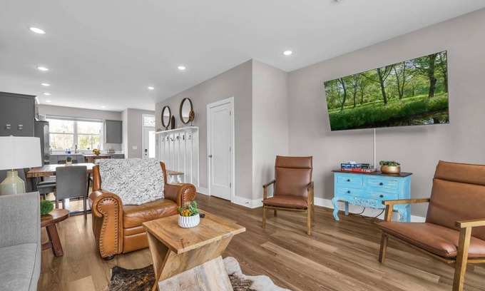 Chattanooga Casa | Pool! 4K TVs! Walkable to Riverwalk & Bike Rentals