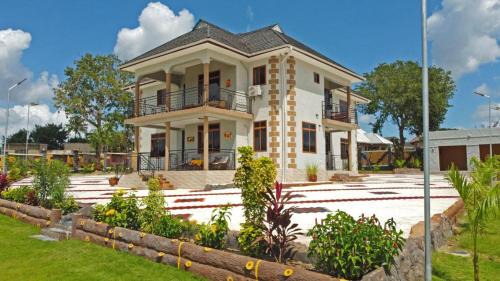 Kunduchi Villa | Pool- 5Br 4Ba- Balcony- Garden- AirCon- Parking