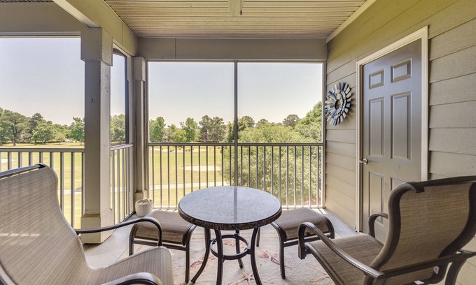 Calabash Condominio | Pool Access & 11 Mi to Beach: Calabash Condo!