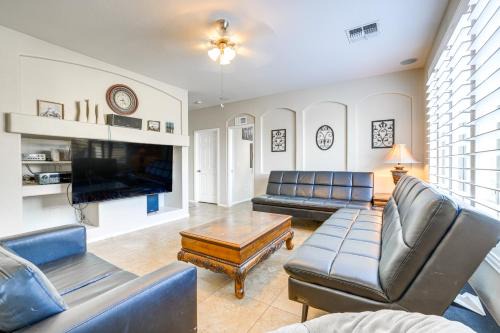 San Tan Valley Casa | Pool and Patio San Tan Valley Getaway!