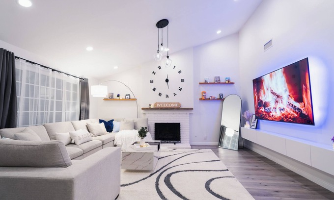 Santa Ana Casa | Pool + Arcade Cozy Home. Minutes to Disneyland