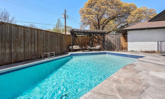 Lake Highlands Apartamento | Pool | BBQ | Games | Gym | Patio | Workspace