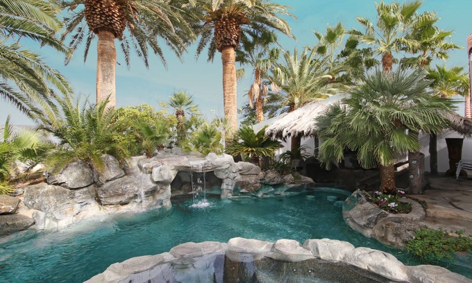 Paradise Casa | Piscina Compareable a Mirage, Palapa, 82 en TV de alta definición
