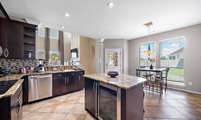 Barker Casa | Pool Escape | Games | Wi-Fi | BBQ Yard | Sleep 16