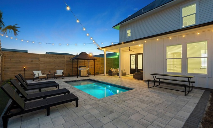 Holiday Beach Casa | POOL & few minutes walk to beach! 5BR, game room & sundeck at “Knot Stressin"