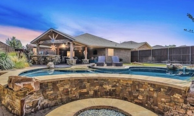 Lubbock Casa | POOL, Firepit, Gameroom, Great for Families