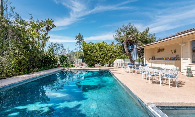 La Jolla Shores Casa | Pool, Foosball, Pool Table, Basketball Family Friendly, blocks from the beach!