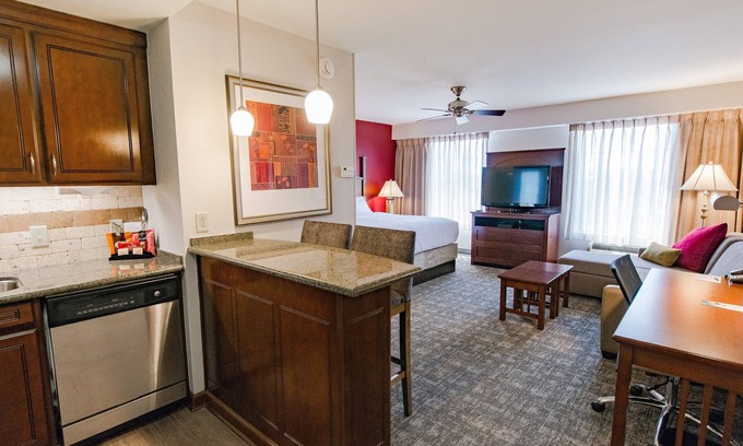 Wilmington Apartamento | Piscina. Desayuno gratis. Gimnasio. King Studio cerca del centro de convenciones.