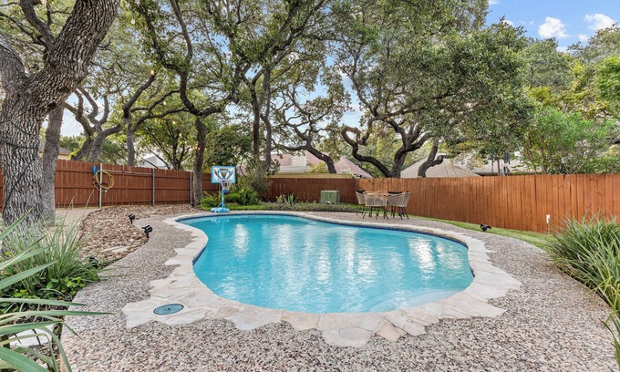 Braun's Farm Casa | Pool & Game Room By 6 Flags & SeaWorld - Sleeps 10
