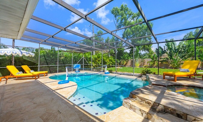 Palm Harbor Casa | Pool, games & more—fun for everyone!