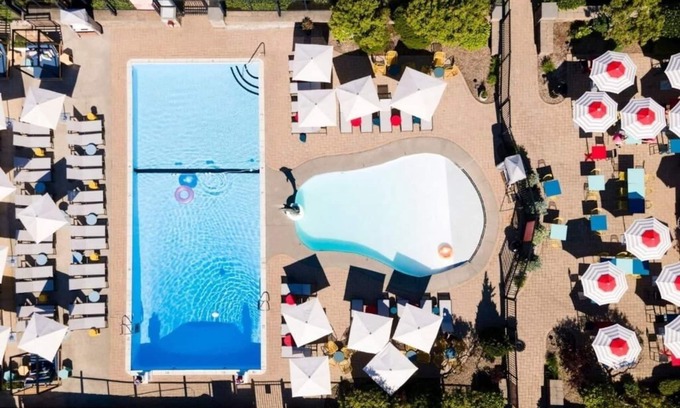 South Yarmouth Hotel | Pool Glimpse: Red Jacket Resort, 2 Queens, Pool Access, Boardwalk Fun, 2 Rooms