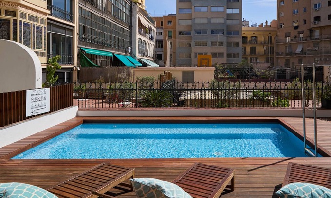 Esquerra de l'Eixample Cama Y Desayuno | Perfect for big groups, central location!
