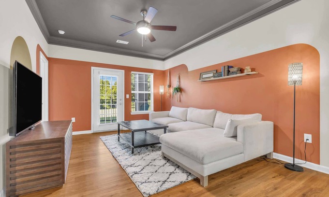 Arcadia Apartamento | Pool, Gym & Central Location! 2- King Beds
