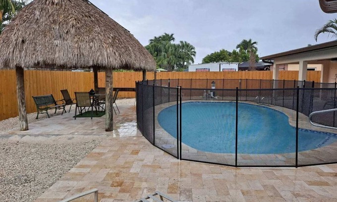 Tamiami Casa | Pool home in Miami