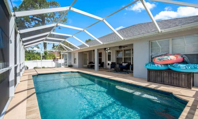 North Port Casa | Pool Home in SW Florida. 4 bedrooms,2 bathrooms, close to shopping and beaches.