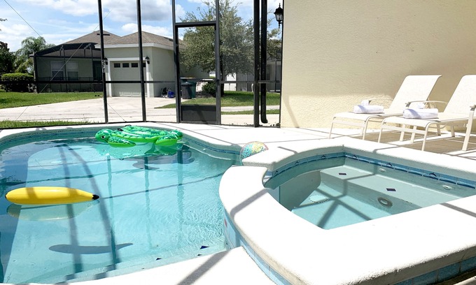 Crescent Lakes Casa | Villa de 4 dormitorios y 4 baños con sala de juegos, piscina privada y spa ubicado en una comunidad turística