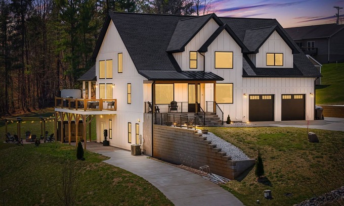 Leicester Casa | Pool | Hot Tub |FirePit |Golf Simulator |Sleeps 22