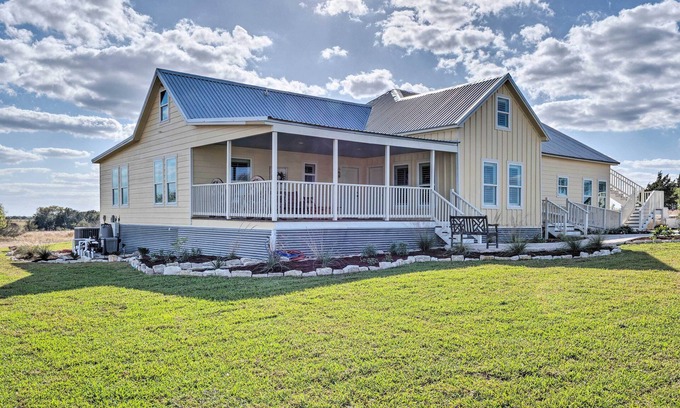 Schulenburg Casa | Pool, Hot Tub & Game Room: Schulenburg Retreat