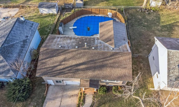 North Central Omaha Casa | Pool+hot tub+ grill - Don’t miss out!