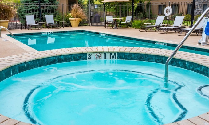 Independence Condominio | Pool & Hot Tub. Near Centerpoint Medical Center!