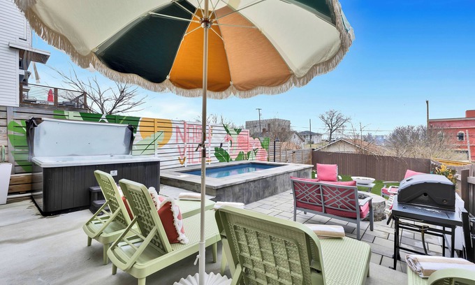 Talbot's Corner Casa | Pool & Hot Tub Oasis ★ Fire Pit & Grill ★ Rooftop ★ Mins to Broadway & Downtown!