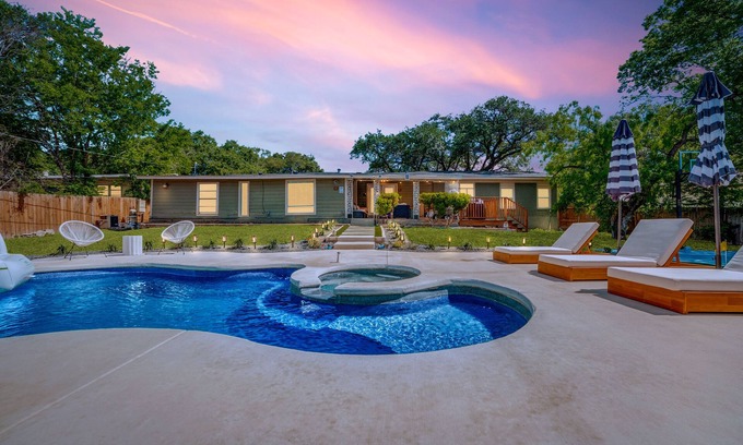 North Shearer Hills Casa | Pool/Hot Tub, Pickleball, Basketball, Putting Green, Xbox, and Game Room!