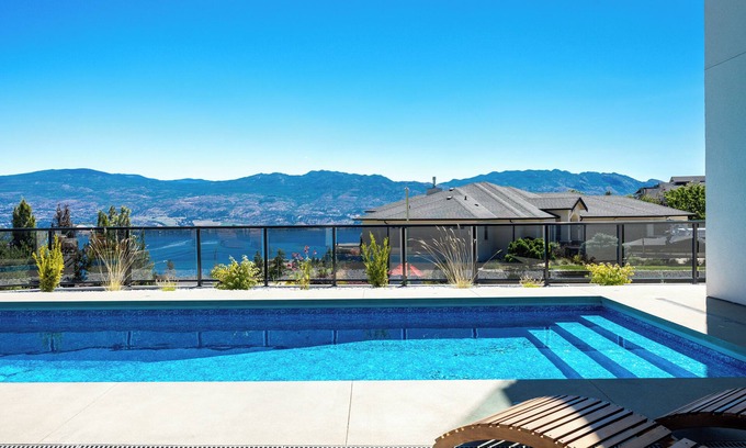 Central Okanagan Casa | Pool/Hot-tub+ Shower Sauna & Lake views!