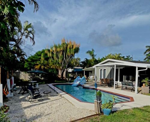 Cutler Bay Casa | Pool House Resort heated swimming pool family getaway
