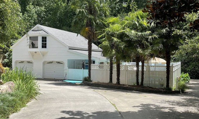 Raleigh Casa | Pool House; Studio, 20 mins to DT Raleigh