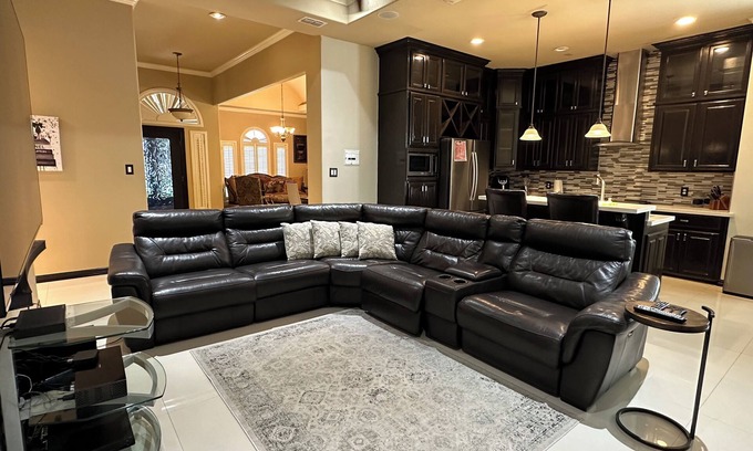 McAllen Casa | Pool/Kingbed/Awesome grill