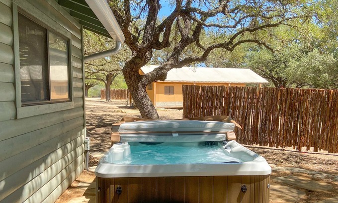 Ingram Cabina | Pool l Firepit l River l Lake l HOT TUB l Cabin