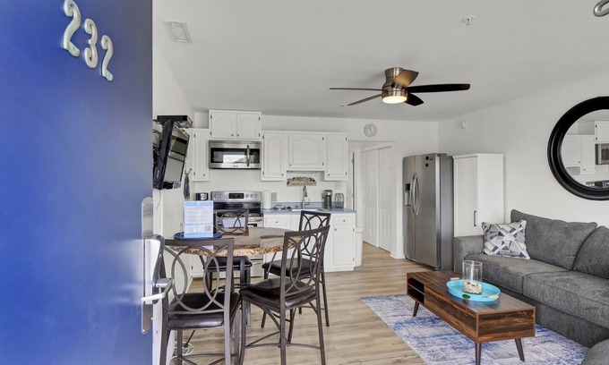 Airlie Condominio | Pool, Marinas & Waterfront Dining Nearby @ The Waterway 232