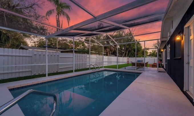 Arlington Park Casa | Pool - Near Beach - Outdoor Games for Family - Close to DT