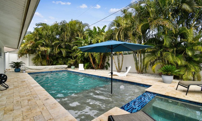 Crossroads Area Casa | Pool Oasis near St. Pete Beach