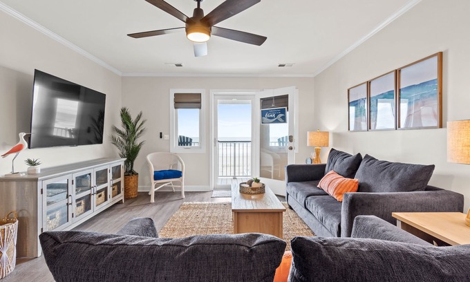Ocean Isle Beach Condominio | 🌊 Pool open- Oct! Oceanfront-All linens Incld-Stocked Kitchen