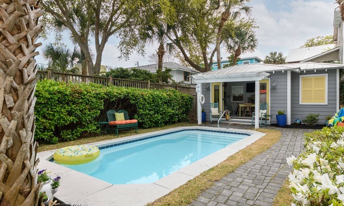 Tybee Island Cabaña | POOL! Pet-Friendly! Ground Level