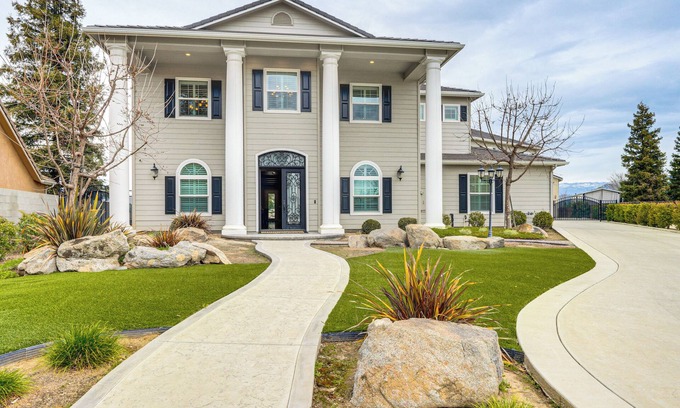 Porterville Casa | Pool & Private Theater: Porterville Group Getaway!
