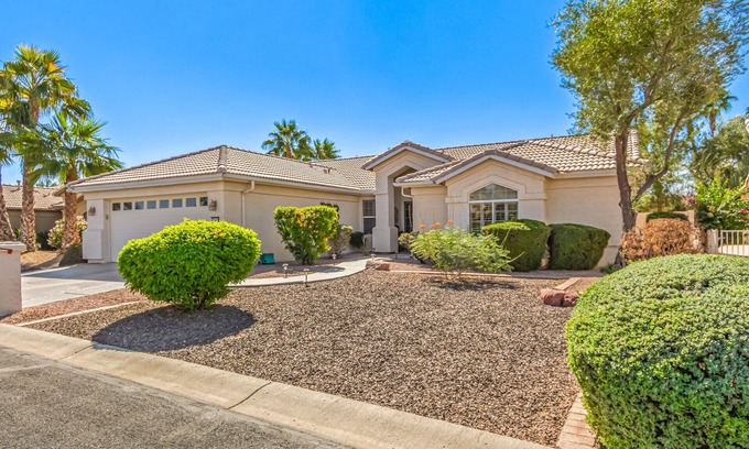 Pebblecreek Casa | Pool & Putting Green with Golf Cart minutes to Golf Courses in Sunny Arizona!