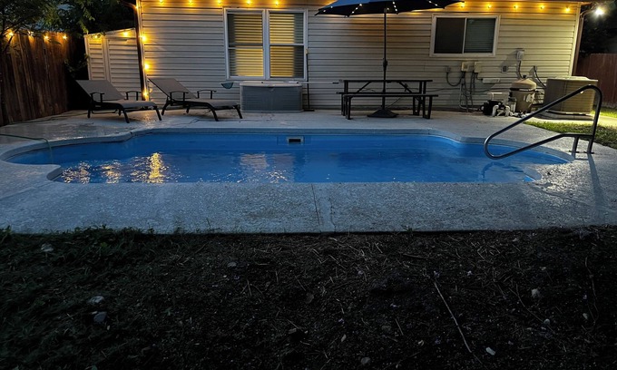 San Antonio Casa | Pool! Sea World & Six Flags w/KING beds!