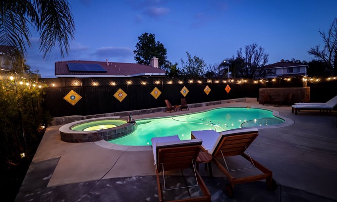 Hemet Casa | Pool/Spa, Super Mario Game room and Friends theme room!