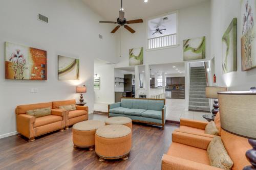 FM 1960 Casa | Pool Table and Patio with Bar Spacious Houston Gem!