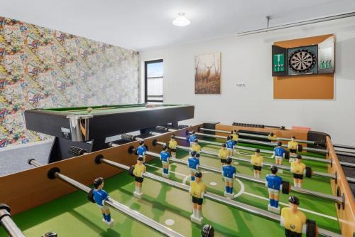 Hamilton Casa | Pool-Table, Projector, Fooseball -By KOSH BNB