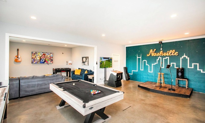 Nashville Casa | BNA Blue - Karaoke Stage, Gym, 2 Decks, Hot Tub, 9 Beds - 4 Miles to Downtown!