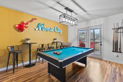 Hope Gardens Casa | Pool Table WALK to Downtown Bars and Farmers Market